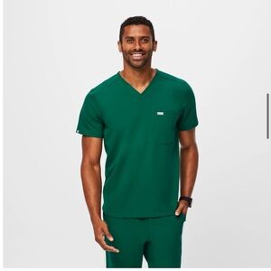 Wear Figs Men’s Hunter Green Leon Three Pocket Scrub Top - Size M